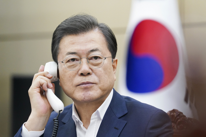 문재인 대통령, 스페인 총리와 통화