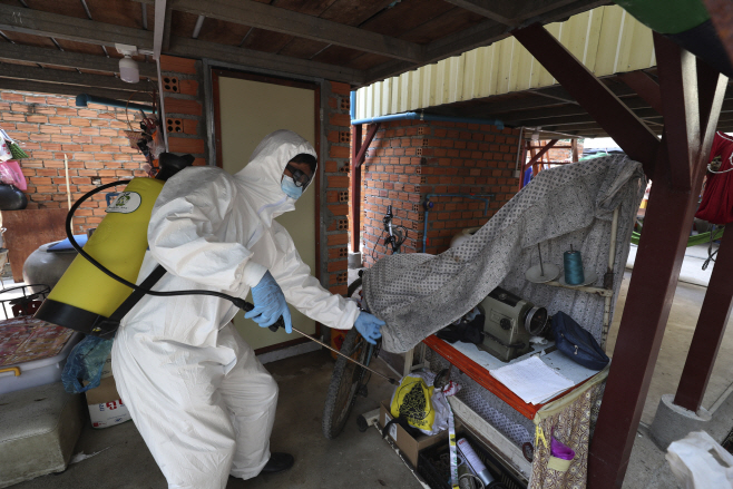 APTOPIX Virus Outbreak Cambodia <YONHAP NO-3767> (AP)