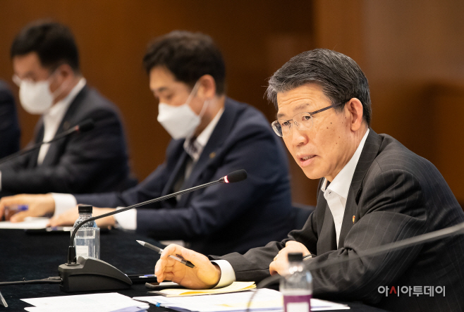 금융위_200325_전 금융권 협회 금융지원 협약_PR_002 (1)