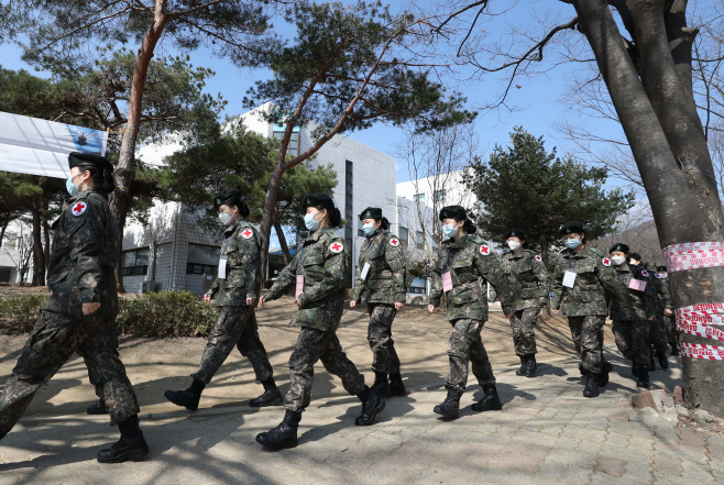국군대구병원에 투입된 새내기 간호장교들