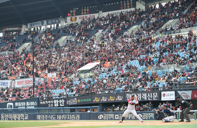 야구 100만관중 돌파<YONHAP NO-3829>