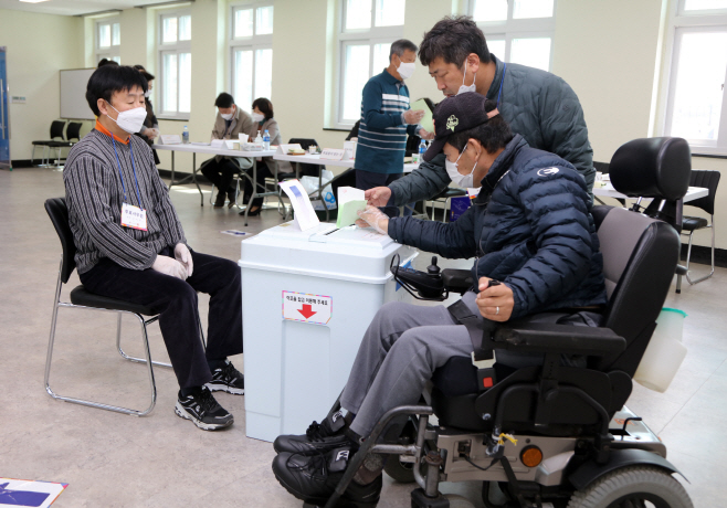 장애인도 한표 행사