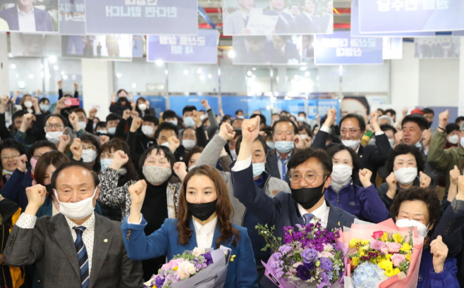 군산 신영대 후보