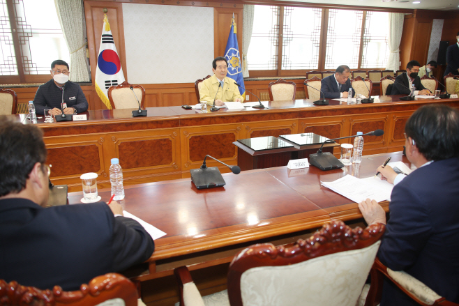 사회적거리두기 간담회서 발언하는 정세균 총리