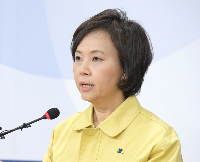 마스크 공적판매 브리핑하는 이의경 식약처장