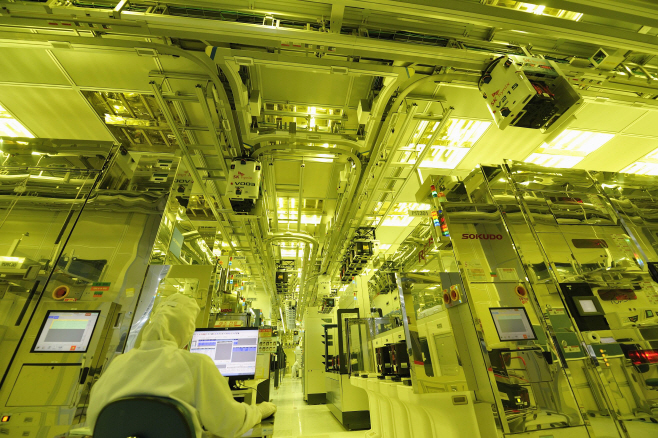 SK_hynix_Inside_of_the_Clean_Room_2