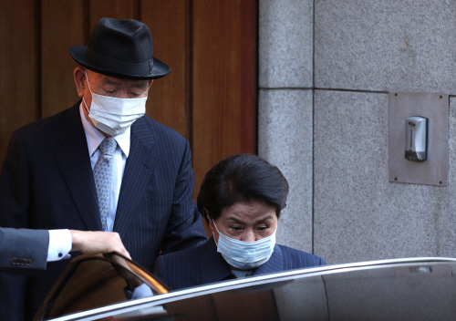 전두환-이순자, 광주 법정으로<YONHAP NO-0989>