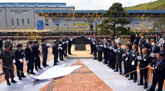 동해북부선 추진 기념 식수 표지석 공개합니다