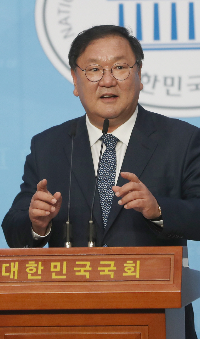 김태년, 원내대표 출마 기자회견<YONHAP NO-2298>