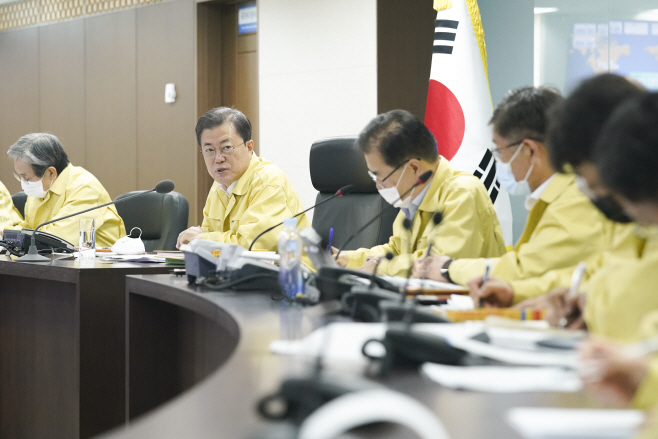 발언하는 문 대통령