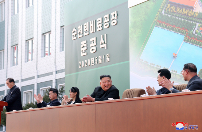 김정은, 20일 만에 공개활동…김여정과 비료공장 준공식 참석