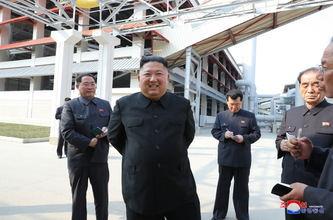 김정은, 20일 만에 공개활동…어제 비료공장 준공식 참석