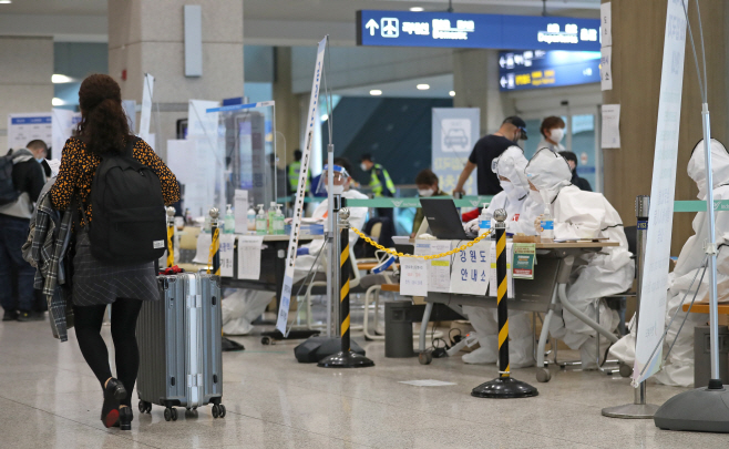 3일 해외입국자 코로나19 확진 사례 '10건'<YONHAP NO-1715>