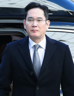 법원 도착한 이재용 삼성 부회장<YONHAP NO-2769>