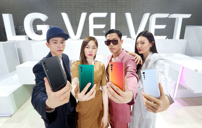 LG 벨벳, 디지털 런웨이 무대 데뷔_ (1)