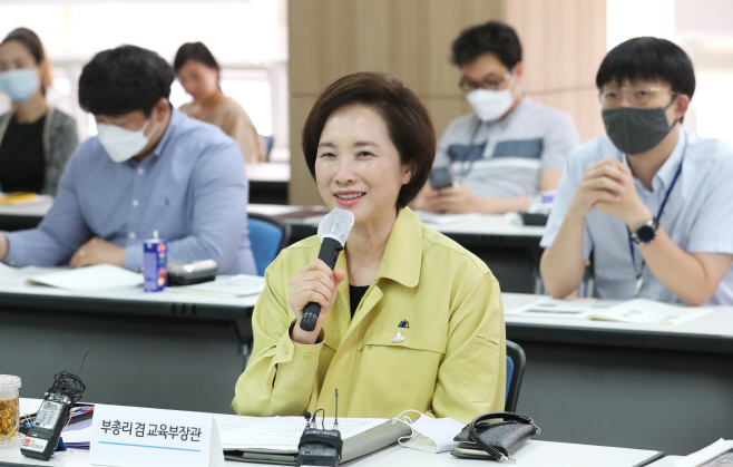 I.D.E.A 포럼에서 발언하는 유은혜 부총리