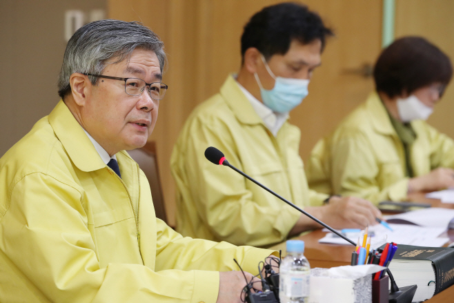발언하는 이재갑 장관