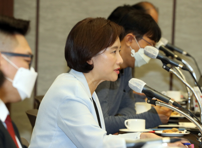 발언하는 유은혜 교육부 장관
