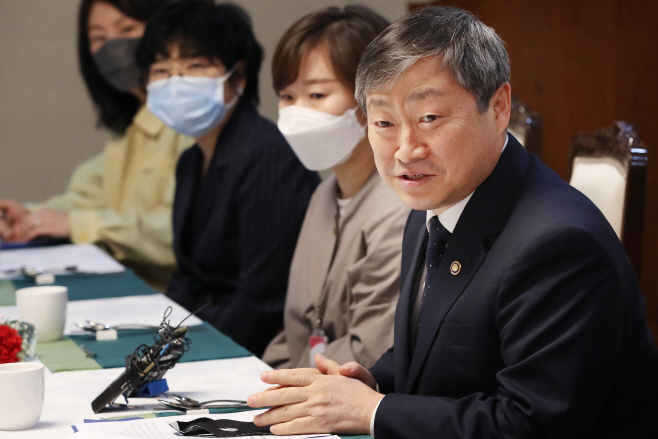 유치원 교원·학부모 만난 박백범 차관