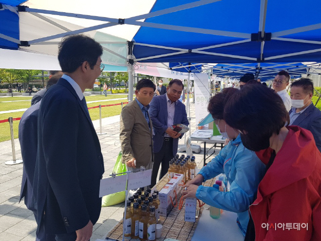 김해시, 주말 소상공인 워킹스루 상점 운영 (2)