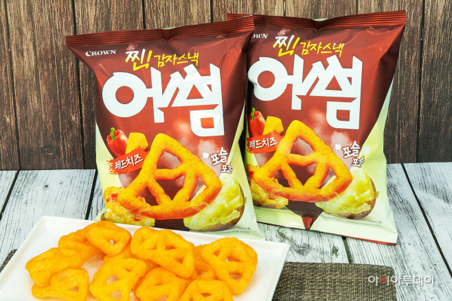 크라운제과 찐감자스낵 '어썸' 제품사진