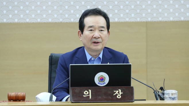 국무회의에서 발언하는 정세균 총리