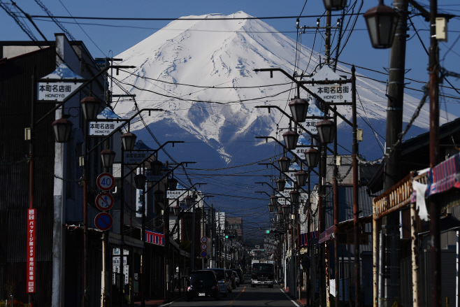 FILES-JAPAN-TOURISM-FUJI <YONHAP NO-2803> (AFP)