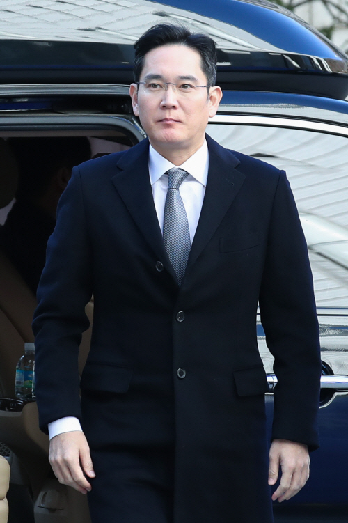 법원 도착한 이재용 삼성 부회장<YONHAP NO-2769>