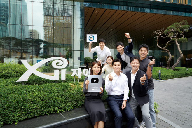 자이TV 실버버튼 기념사진