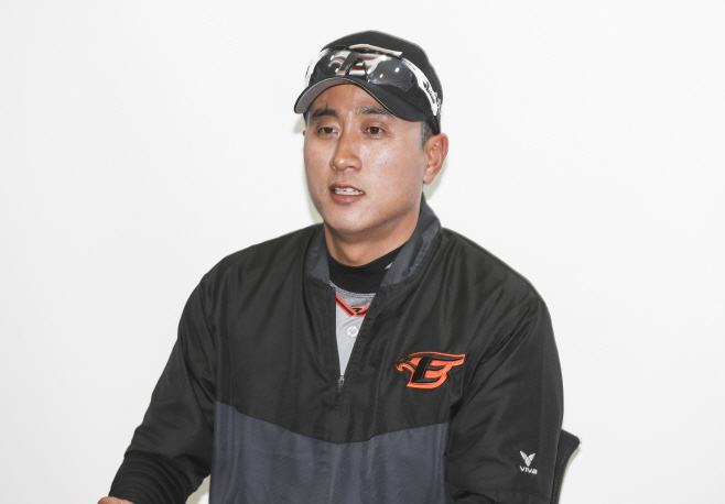 독수리 새 사령탑 최원호 감독대행 기자회견<YONHAP NO-3953>