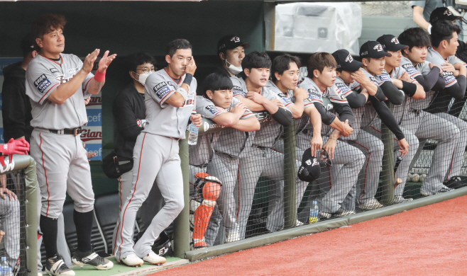 김태균' 연패 끊어야 될 텐데'<YONHAP NO-5067>