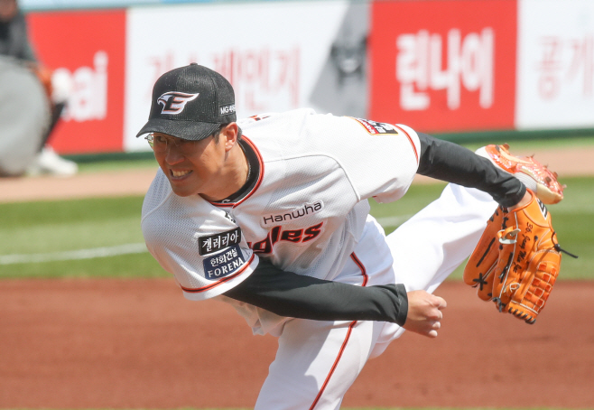 한화 선발 장민재<YONHAP NO-3405>