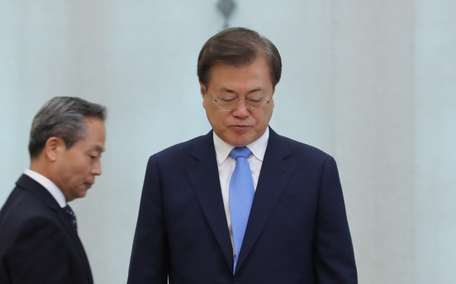대사 신임장 수여식 참석한 문재인 대통령