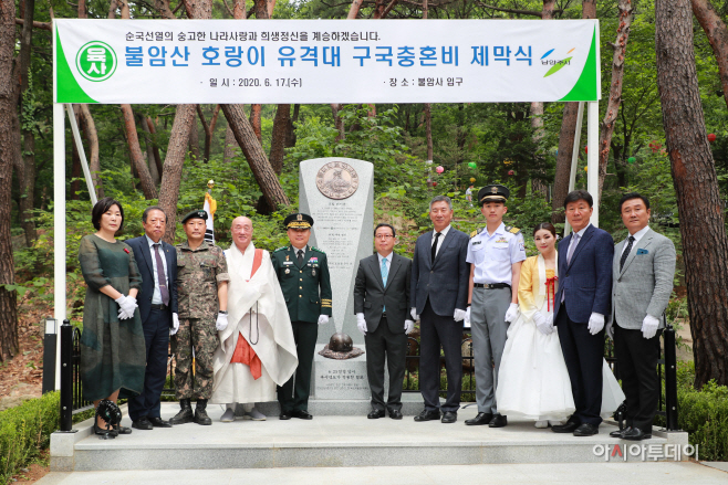 1-충혼비 앞 단체 사진