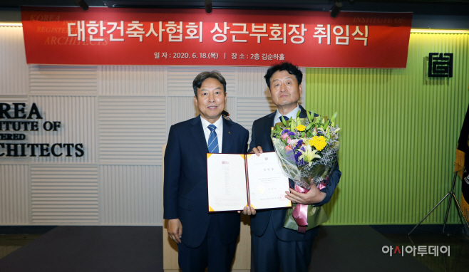첨부이미지_한창근부회장(우측)