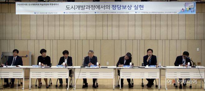2. 토론 사진