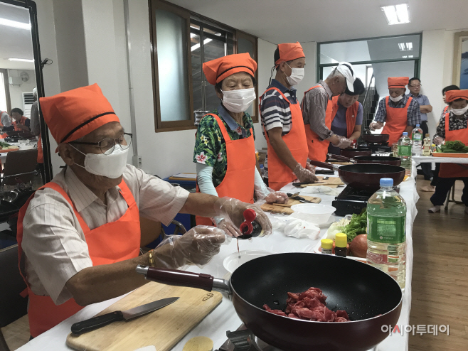 청양군, 홀몸노인 위한 ‘은빛 요리교실’ 운영2 (1)