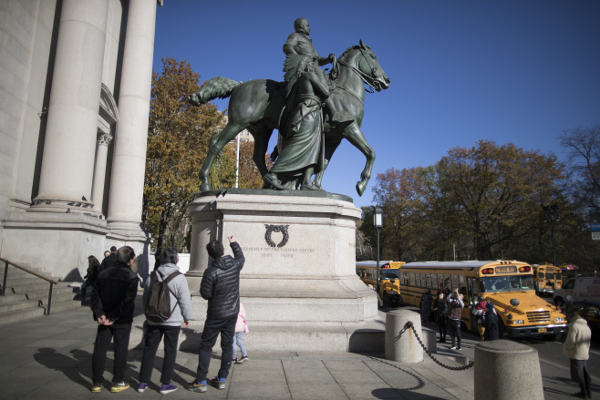 Museum Roosevelt Statue <YONHAP NO-1587> (AP)