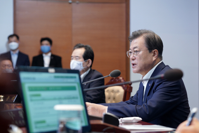 발언하는 문 대통령