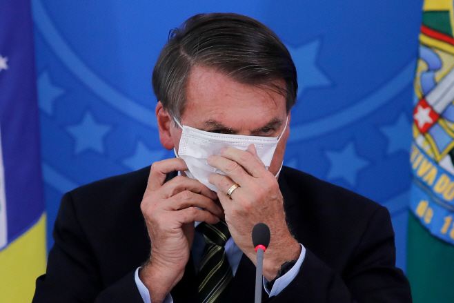 FILES-BRAZIL-HEALTH-VIRUS-BOLSONARO <YONHAP NO-0021> (AFP)