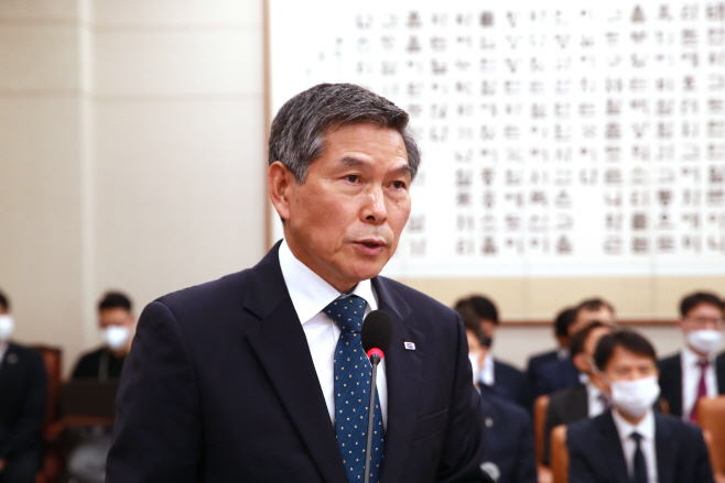 발언하는 정경두 국방부 장관<YONHAP NO-3137>