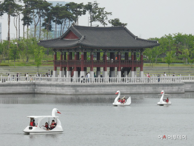 200626 관련 이미지 1(청라호수공원 수상레저시설)