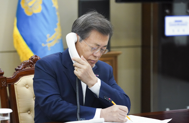 문 대통령, 스위스 대통령과 통화