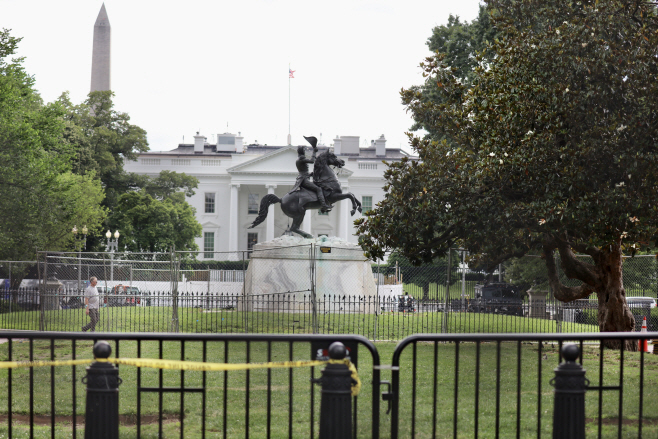 백악관 앞 대통령 동상