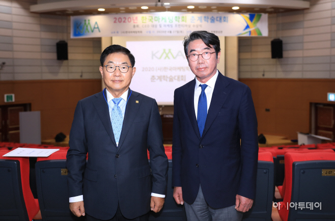 1.홍봉성사장한상만교수기념사진