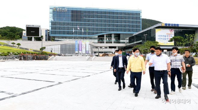 광주시, 시청 앞 광장, 시민의 품으로!
