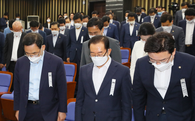 고 백선엽 장군 추모묵념하는 통합당