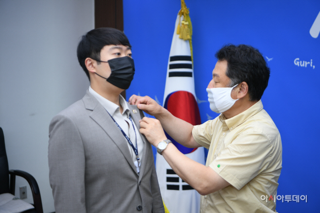 구리시, '태극기를 내품에 나라사랑 배지 달기' 캠페인 3