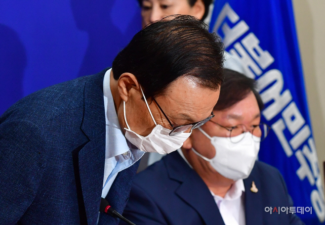[포토] 이해찬 '박원순 고소인에 통절한 사과…서울시에서 경위 밝혀달라'