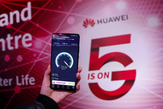 Xinhua Headlines: By banning Huawei, Britain chooses to go against global 5G trend